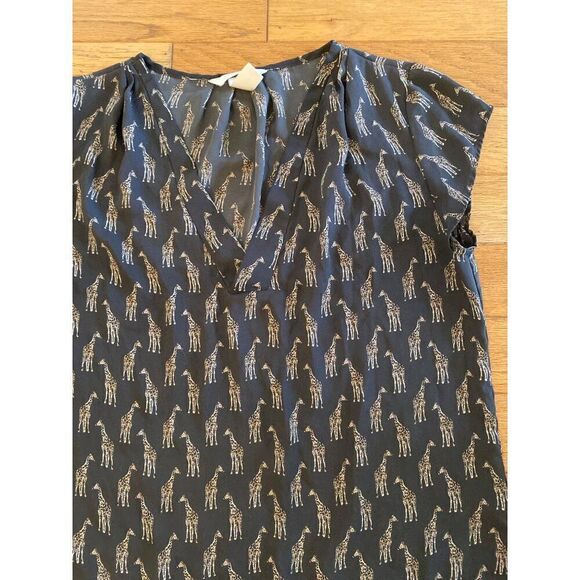 H&M women's sheer giraffe printed v-neck short sleeve loose blouse size 8 - Picture 3 of 8